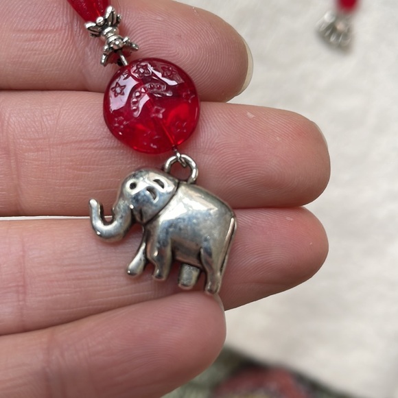 Elephant and Venetian glass bead dangle earrings - Picture 3 of 4